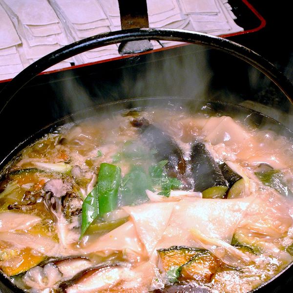 群馬県の郷土料理の一つである人気のおきりこみをご用意しております