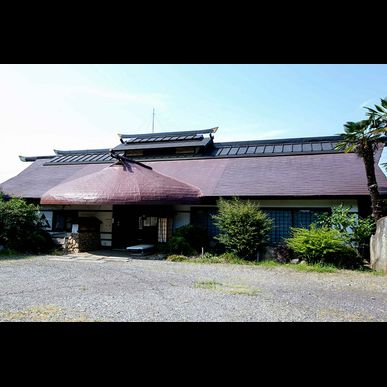 群馬県の新田乃庄本店は新田氏の築いた寺尾城跡に建てられております