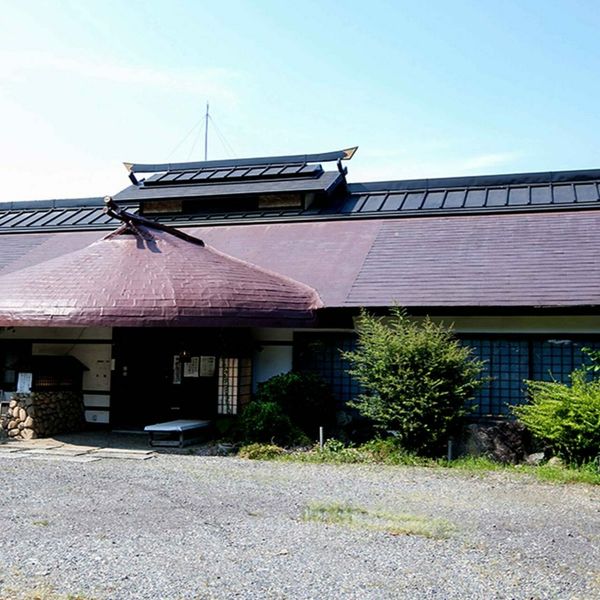 群馬県の新田乃庄本店は新田氏の築いた寺尾城跡に建てられております