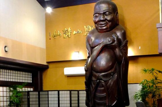 新田乃庄・寒山亭のシンボル「寒山像」