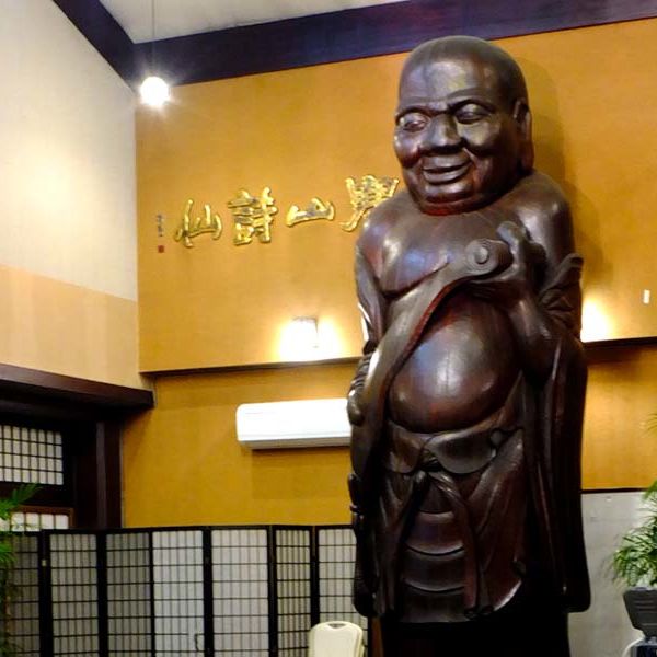 新田乃庄・寒山亭のシンボル「寒山像」